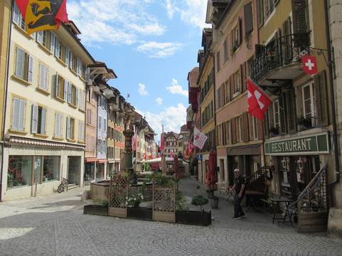 Fontaine du Banneret-La Neuveville必去景点
