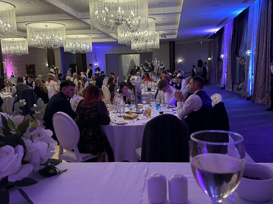 卡文水晶酒店主图