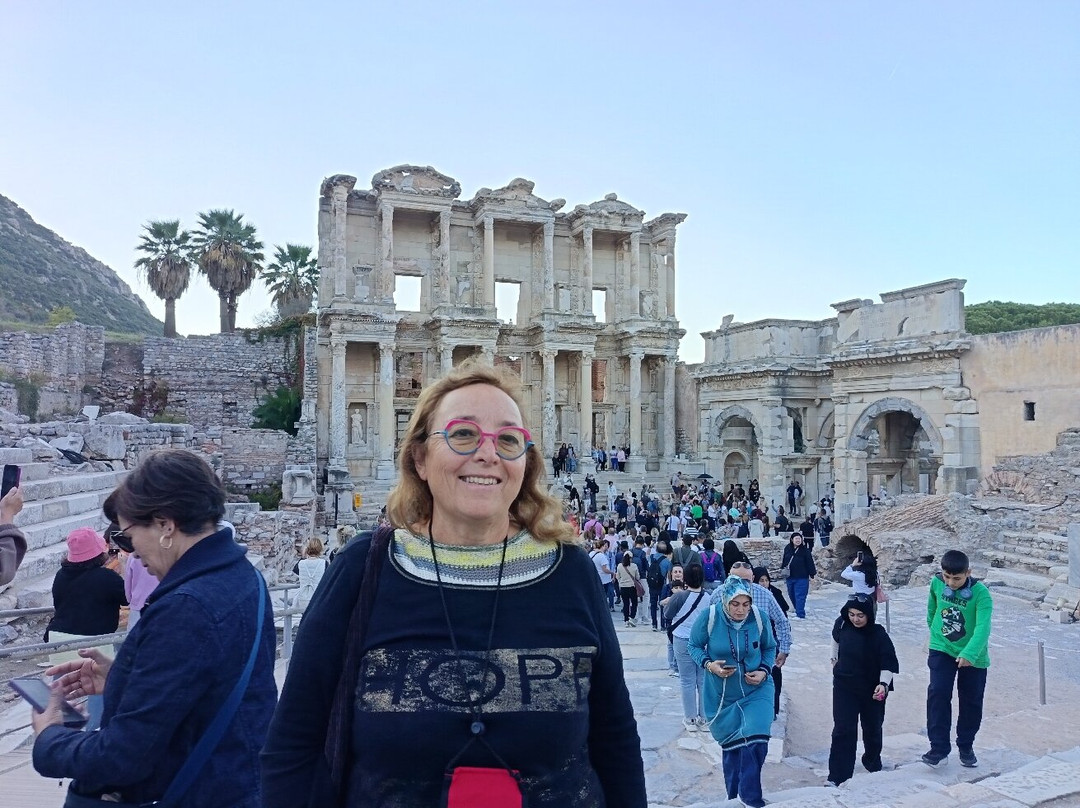 塞尔丘克旅游景点-塞尔苏斯图书馆