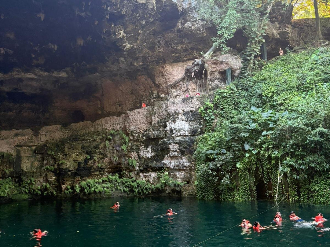 Cenote Zaci-巴利亚多利德必去景点