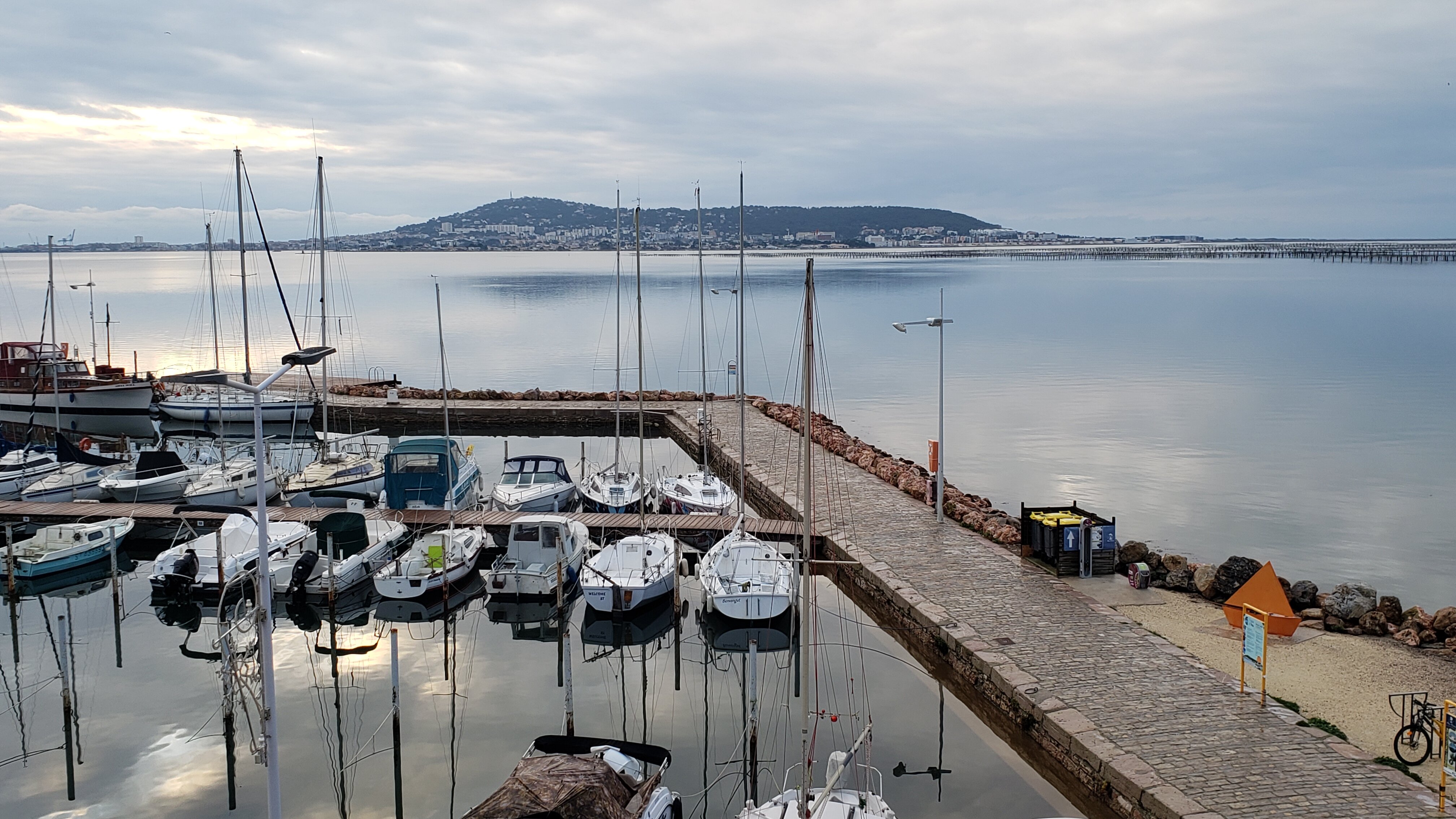 A La Voile Blanche-官方