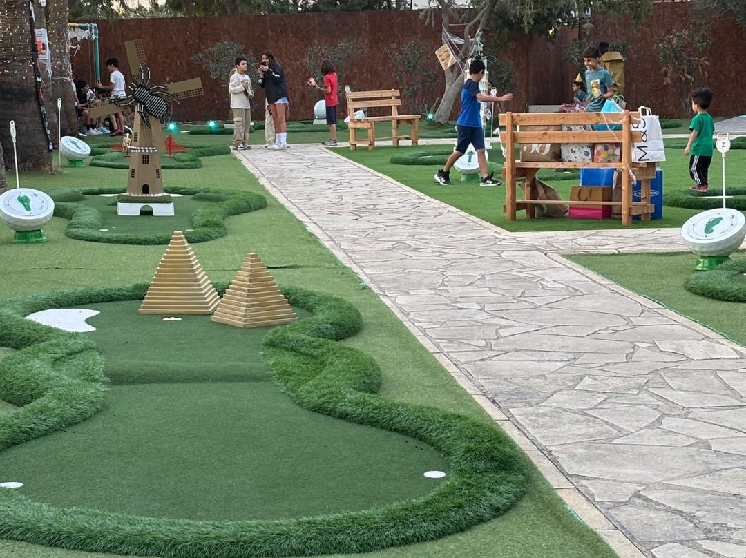 Putt Putt Mini Golf And Garden Bar-Oroklini必去景点