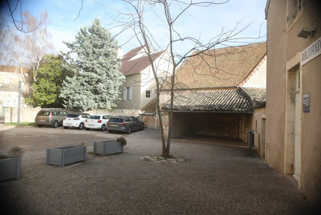 Place de l'église-Givry必去景点