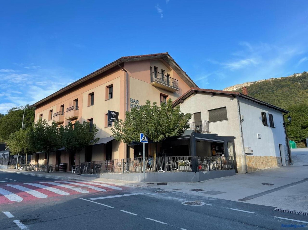 Hostal Restaurante Ibaisek