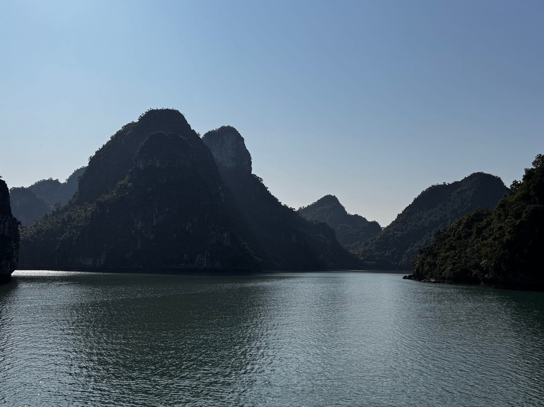 Elite of the Seas-下龙湾必去景点