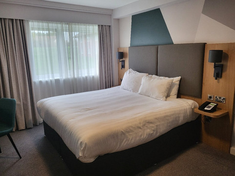 Holiday Inn 艾尔斯伯里主图
