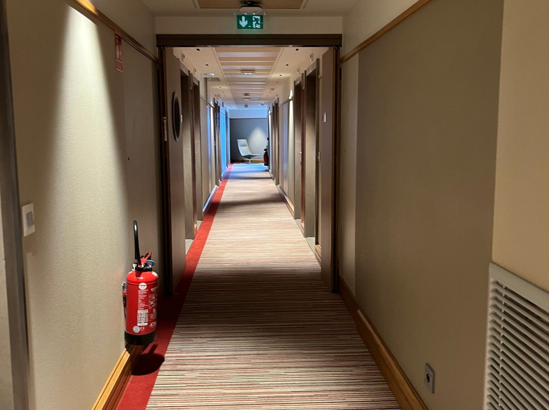 巴喀斯特酒店主图