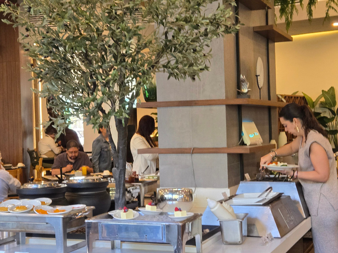 维多利亚行政酒店主图