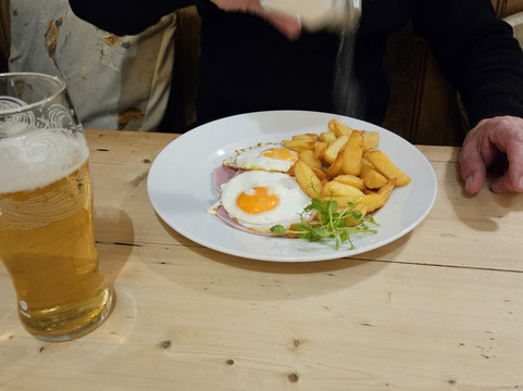 雷恩汉姆五钟酒店主图