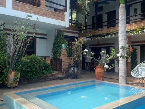 卡马里酒店主图