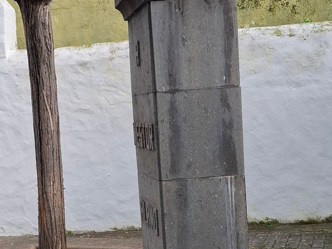 Monumento a Nestor Alamo