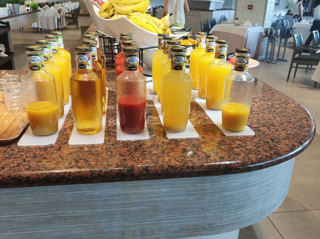 阿罗纳春天大酒店-限成人主图