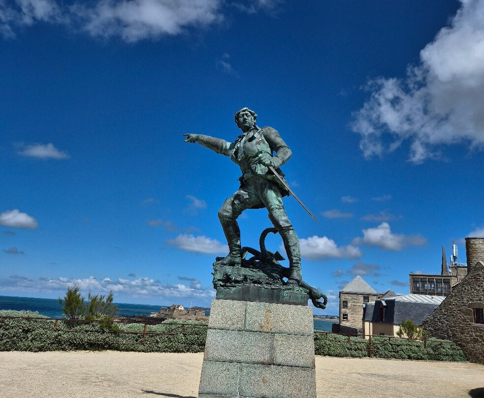 Statue Robert Surcouf-圣马洛必去景点