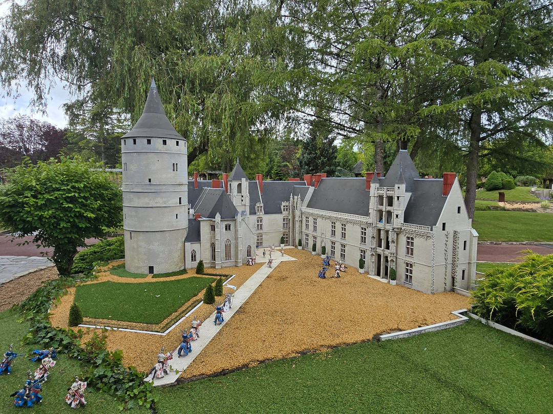 Parc Mini-Châteaux-昂布瓦斯必去景点