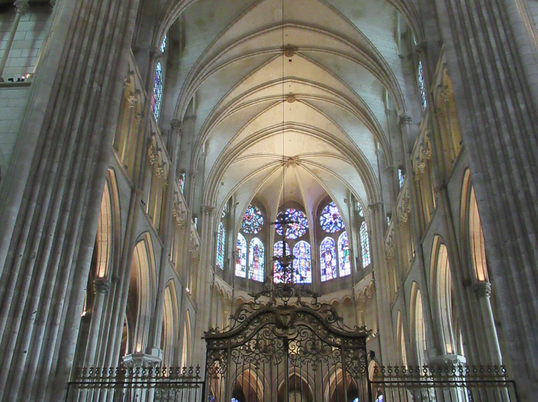 Cathedrale Saint-Etienne-欧塞尔必去景点