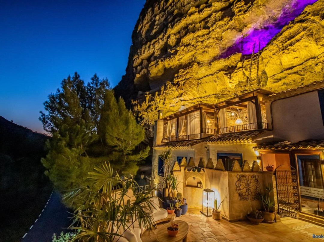 XUQ Hotels Alaxara