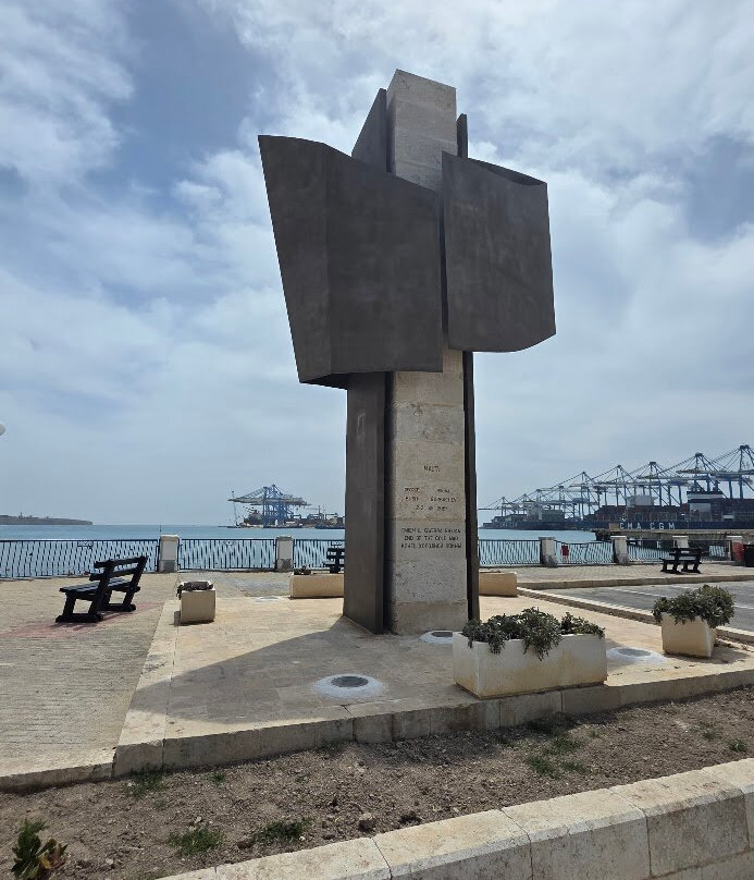End of Cold War Memorial-Birzebbuga必去景点