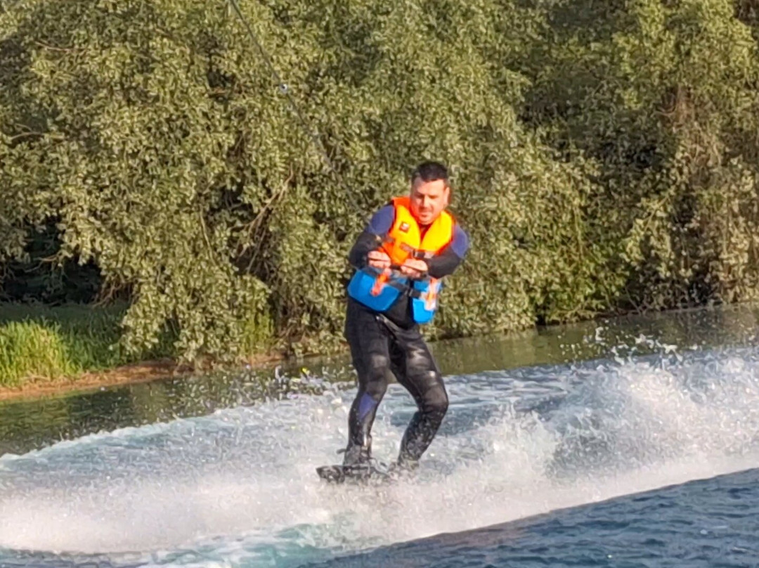 4 Lakes Waterski School-斯温顿必去景点