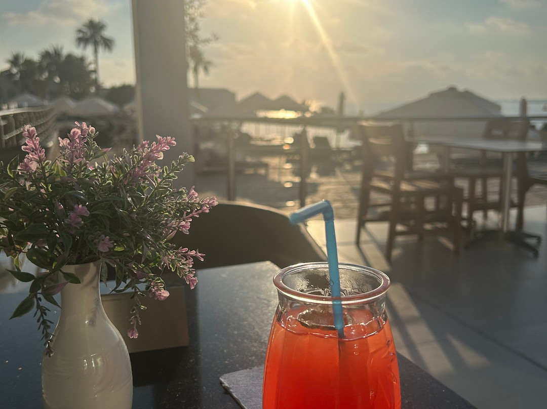 西奥日落湾酒店主图