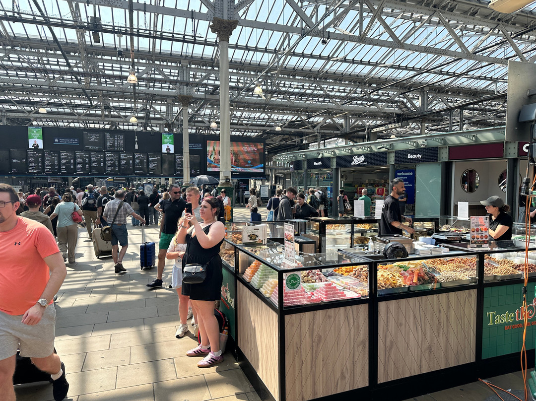 Edinburgh Waverley Station-爱丁堡必去景点