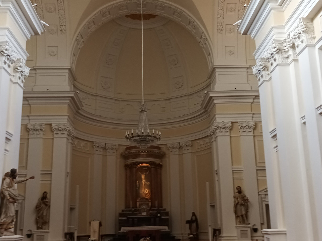Église Sainte-Croix-卡鲁日必去景点