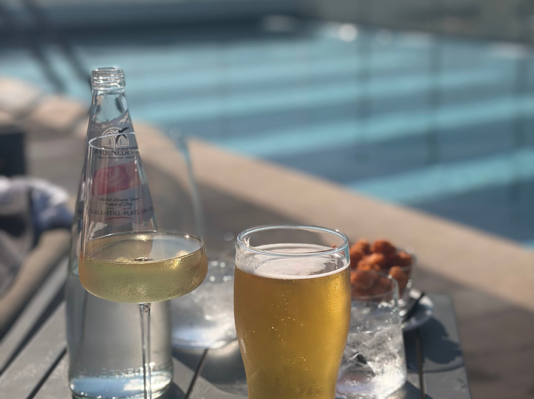 鲁尔水疗酒店主图