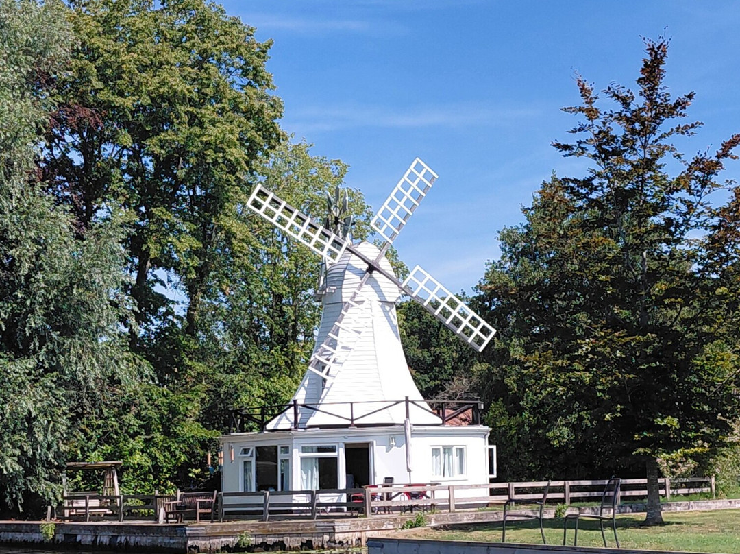 Broads Tours River Trips-罗克瑟姆必去景点