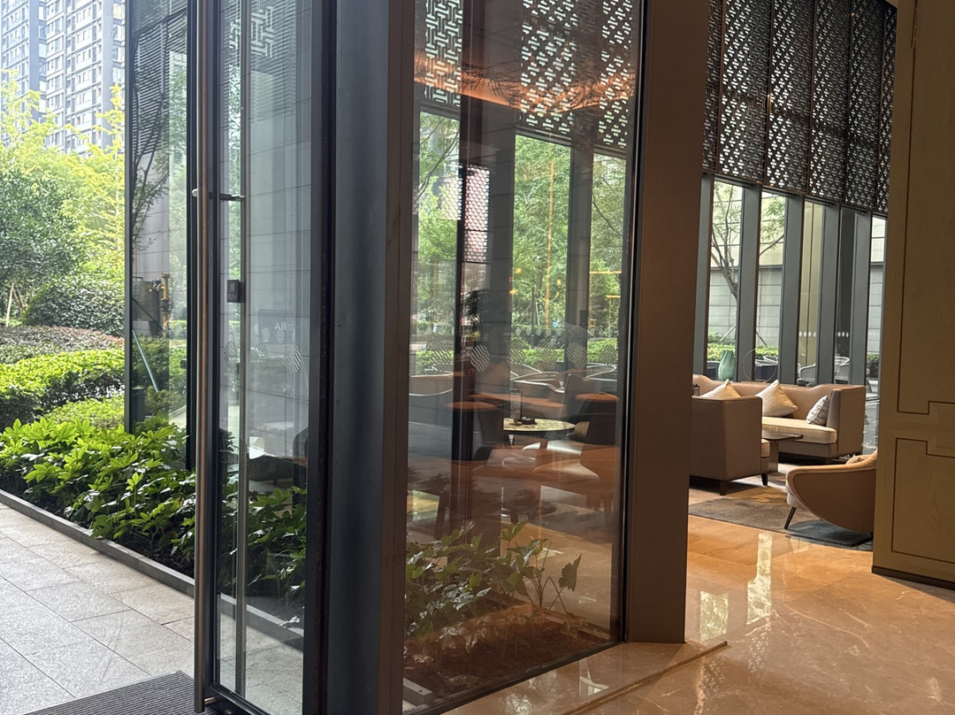 平湖卓越雅高铂尔曼酒店主图