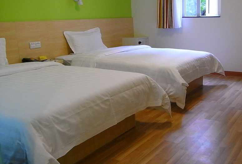 7天北京上地店-客卧