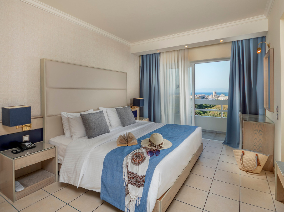 Athineon Hotel