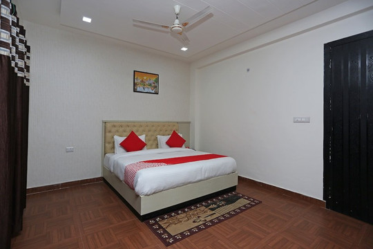 OYO Hotel Raj Rani