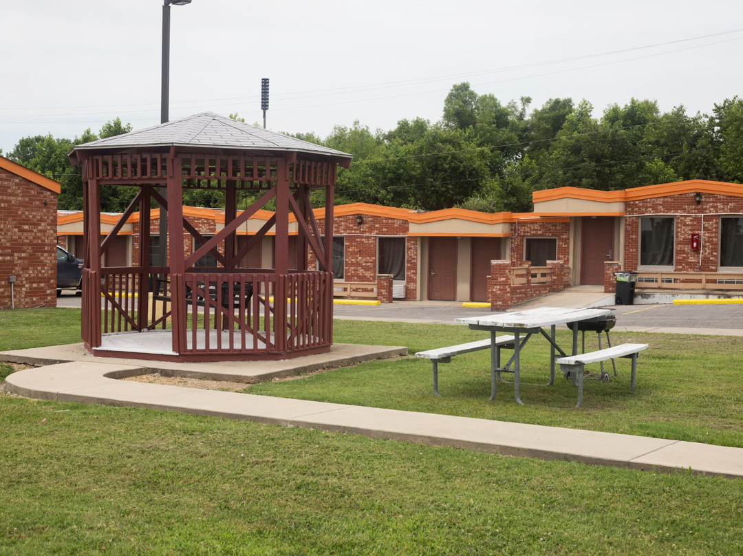 Oyo Hickory House Inn