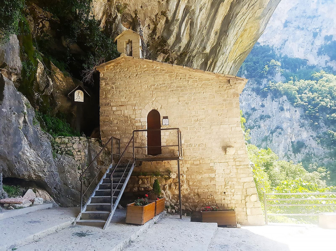 Santuario Madonna di Frasassi景点图片