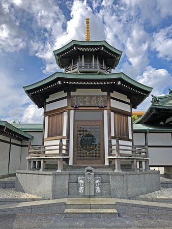 Zenyoji Temple景点图片