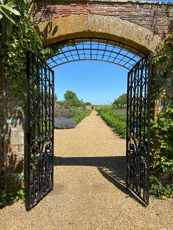 Lamport Hall and Gardens景点图片