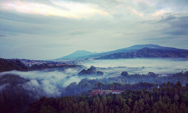 Ciburial旅游景点-Keraton Cliff