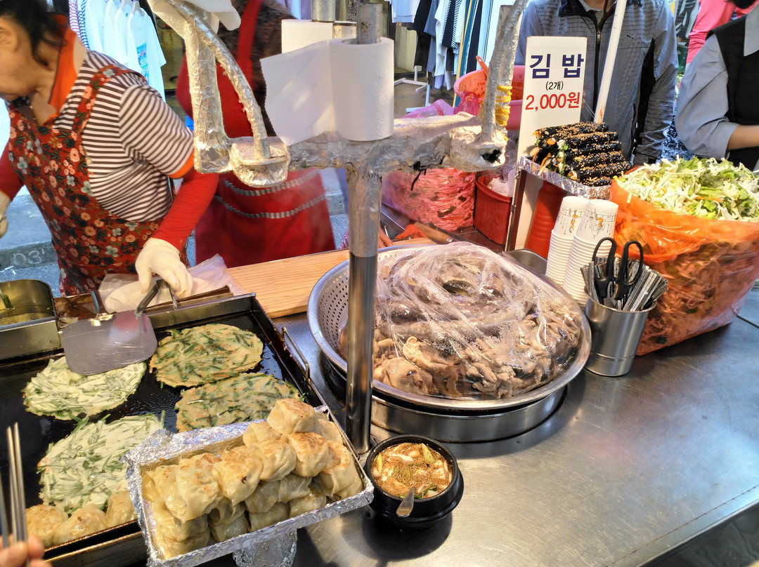 Gwangbokdong Food Street-釜山必去景点