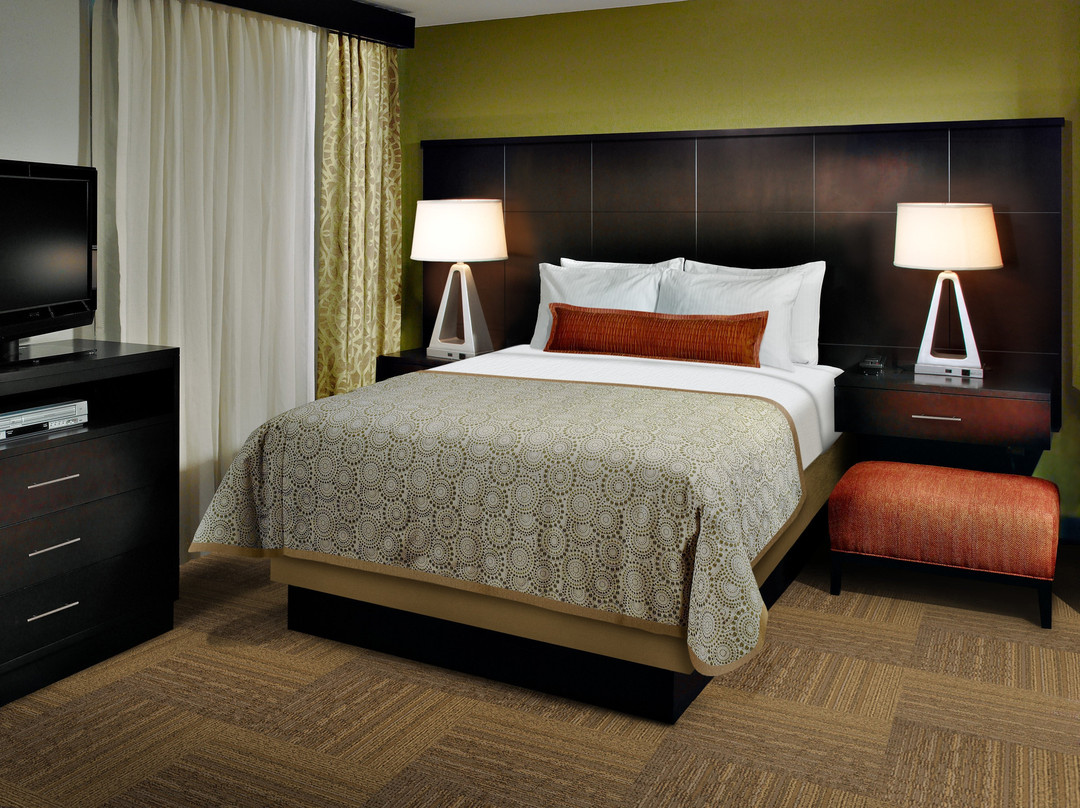 Staybridge Suites Dearborn MI by IHG主图