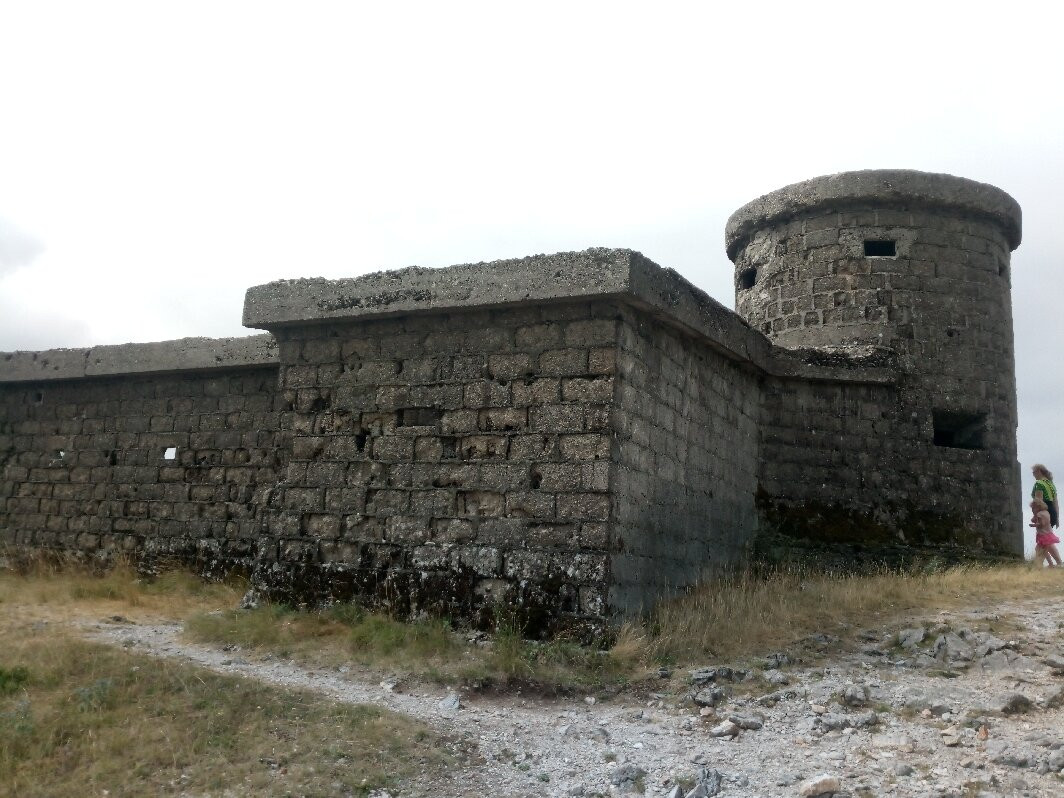 Vratnik Fortress景点图片