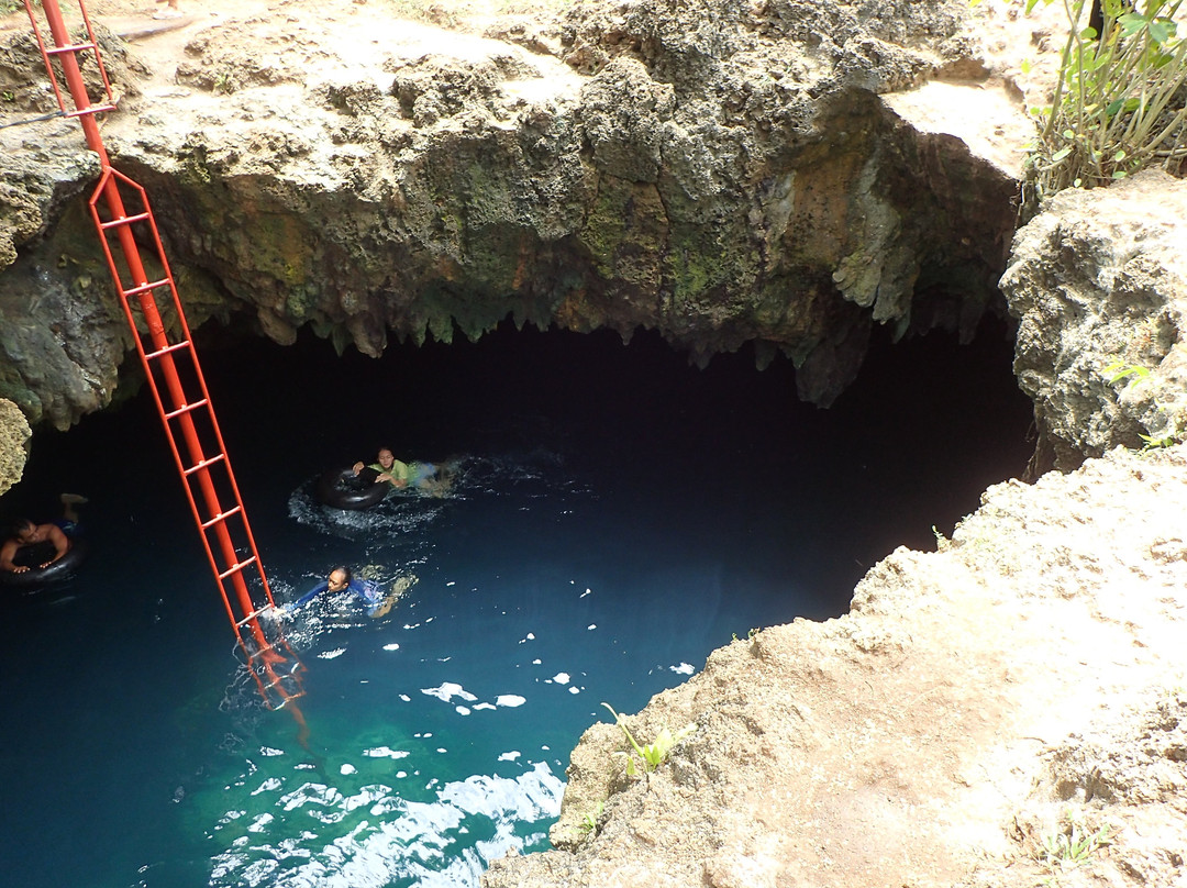 Cabagnow Cave Pool景点图片