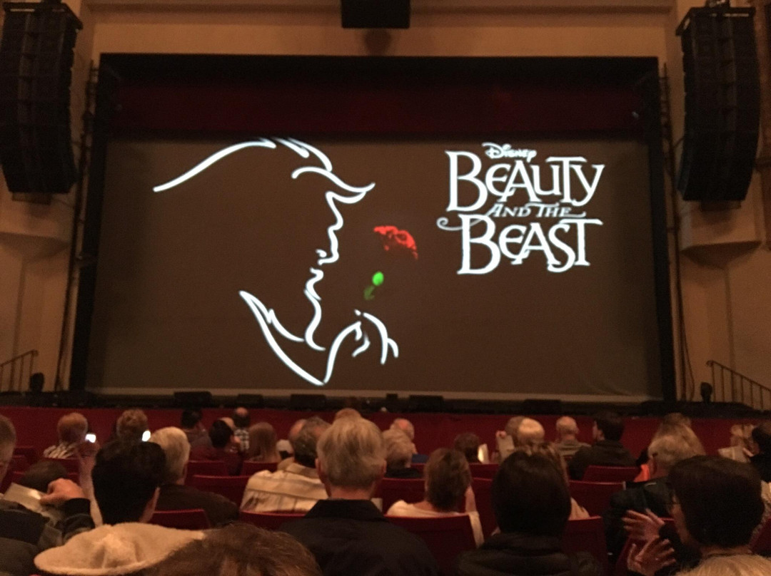 Plummer Auditorium-富乐顿必去景点