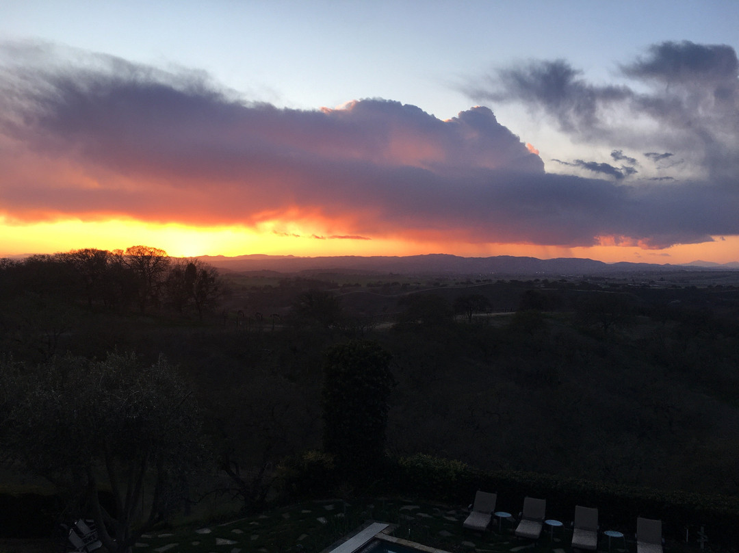 High Ridge Manor主图