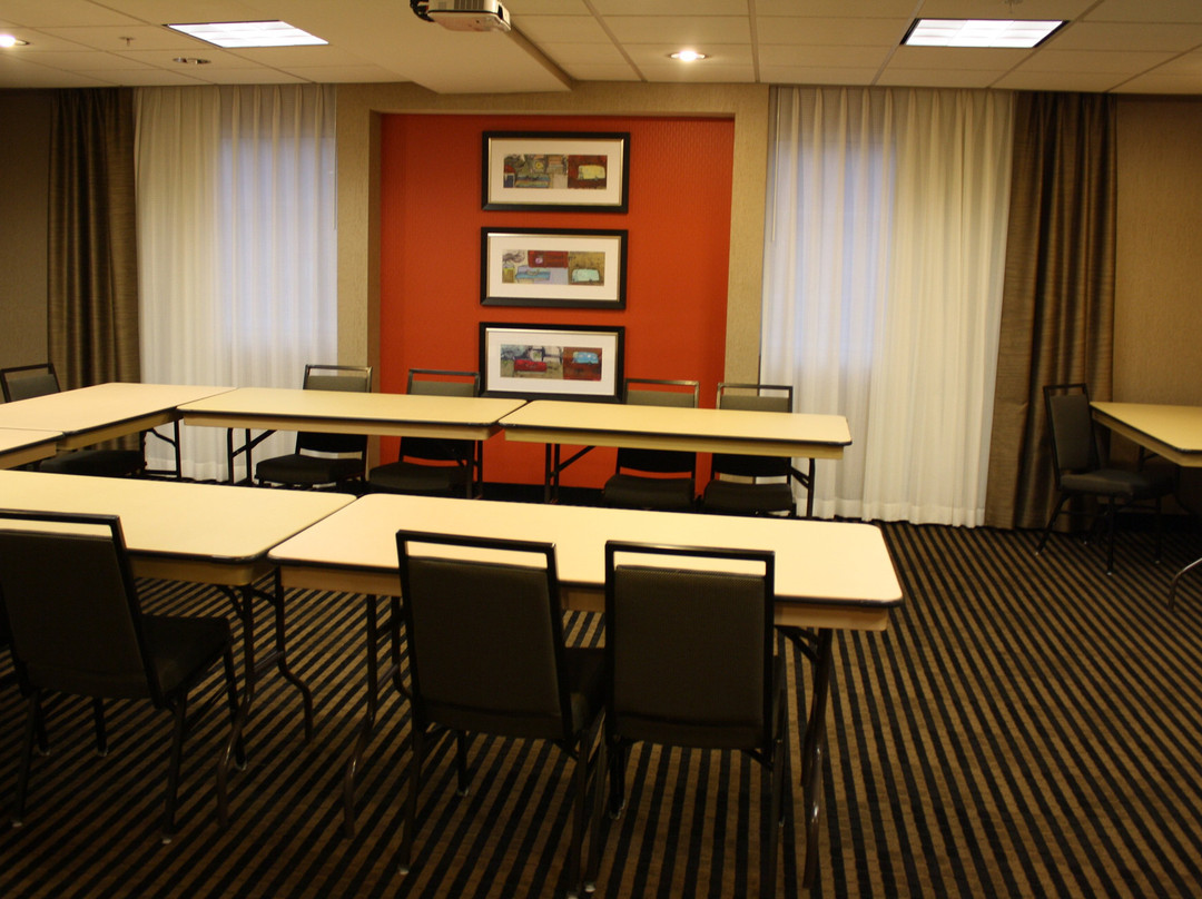 Holiday Inn Express Toledo North By IHG主图