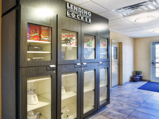 斯托克顿堡烛木套房酒店主图