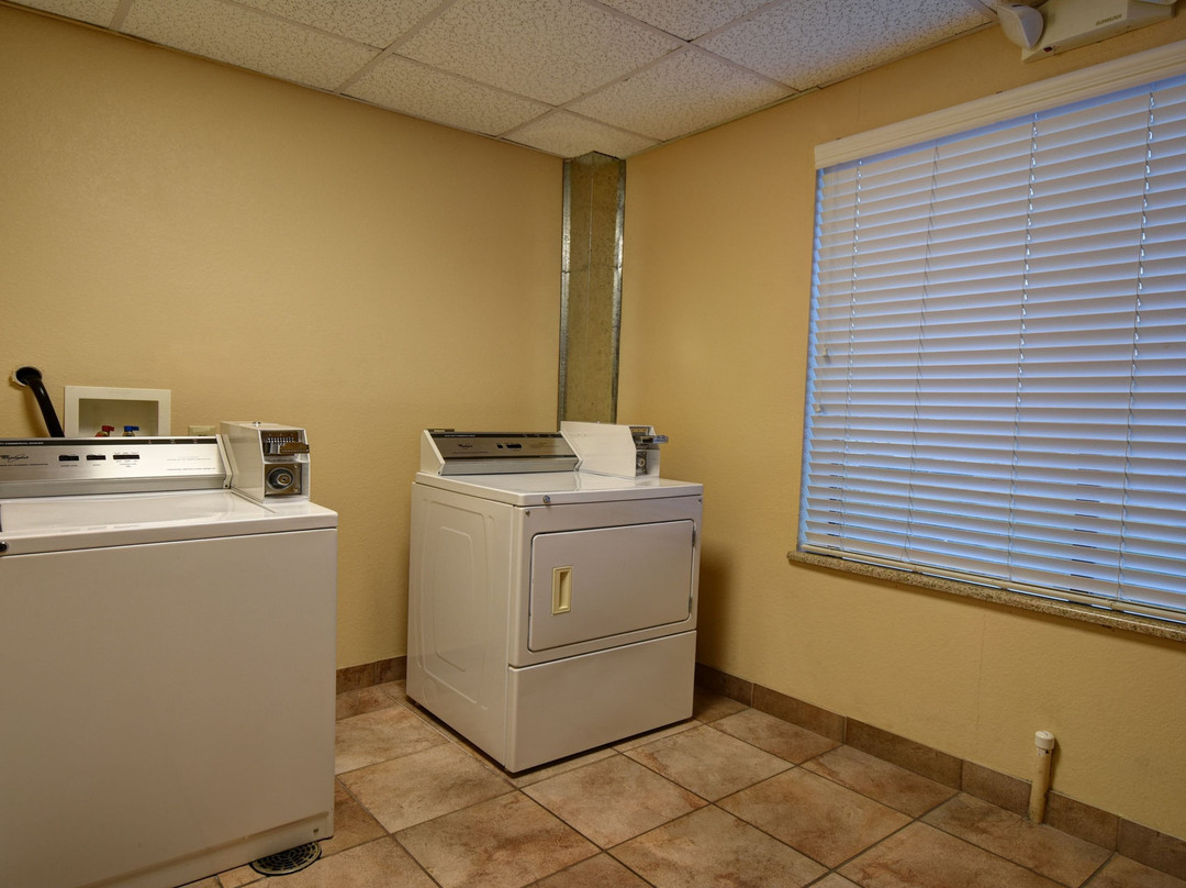 Holiday Inn Express & Suites Del Rio By IHG主图