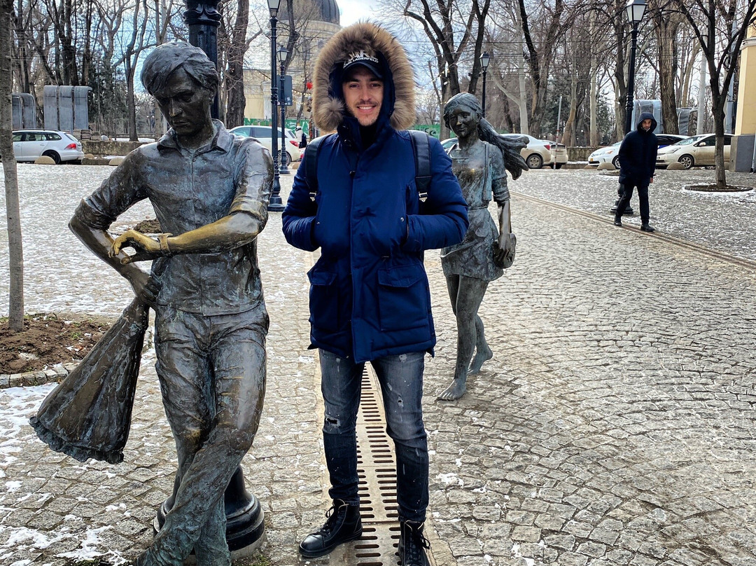 Sculpture of Lovers-基希讷乌必去景点