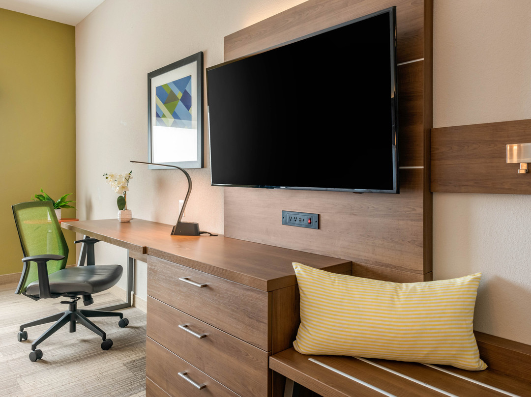 Holiday Inn Express & Suites Ruskin - Sun City By IHG主图