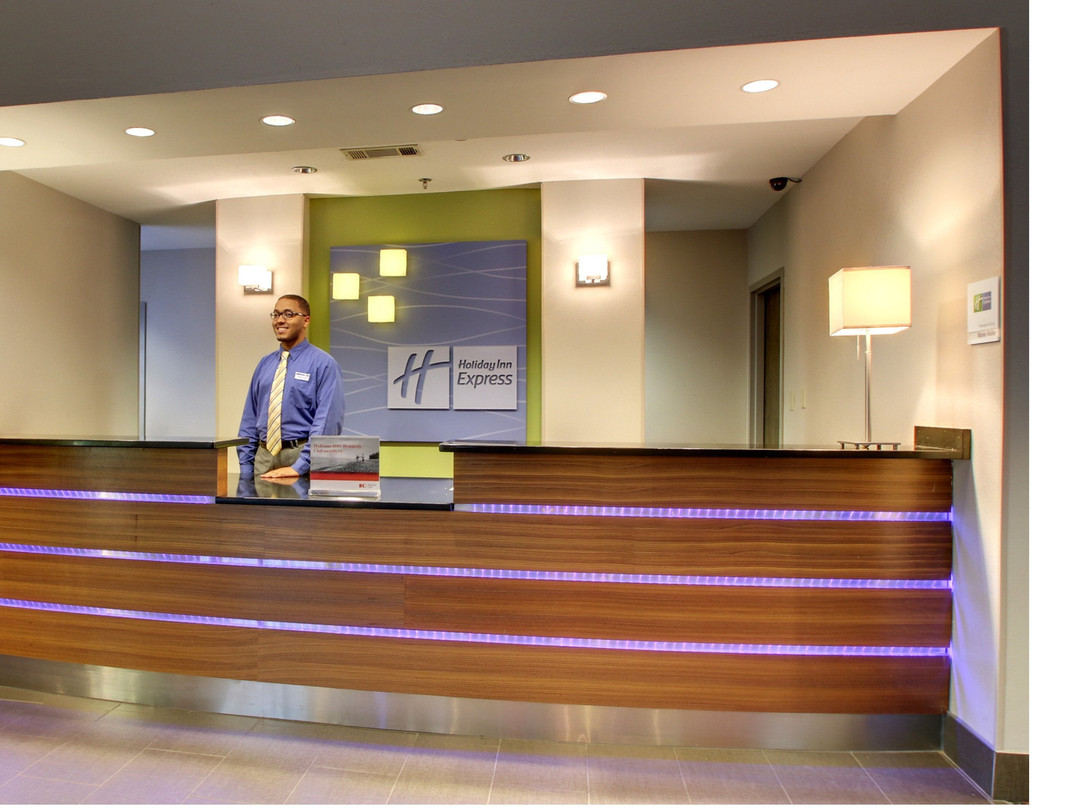 Holiday Inn Express & Suites Meridian I-20主图