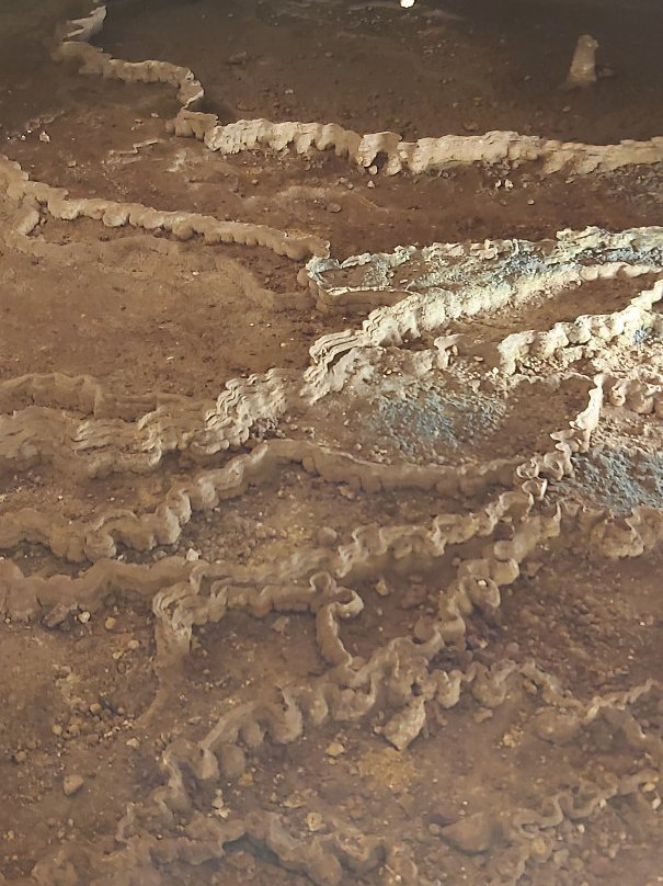 Taskuyu Cave景点图片