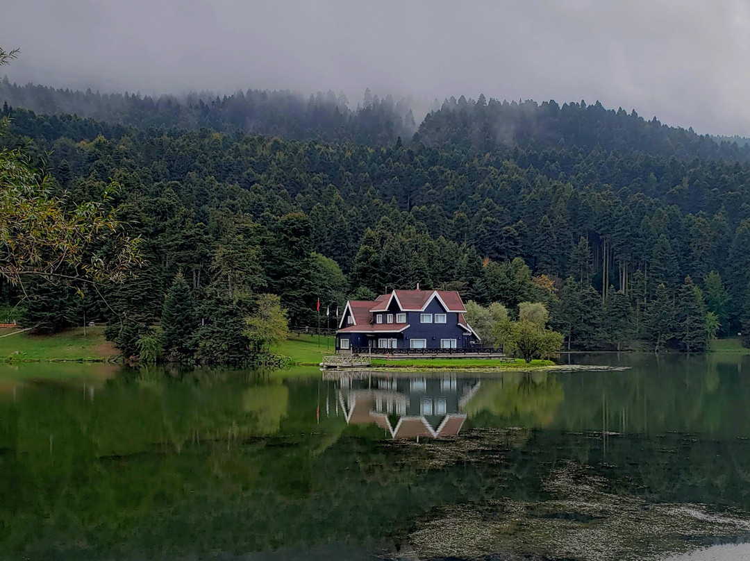 Lake Golcuk景点图片